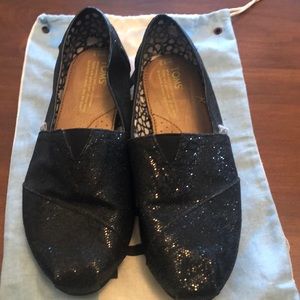 Toms w/bag. Black glittery shoes. Great condition.